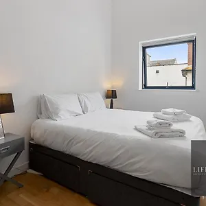 Apartment Smythen St, 2 Bed Apartment With Balcony, Exeter
